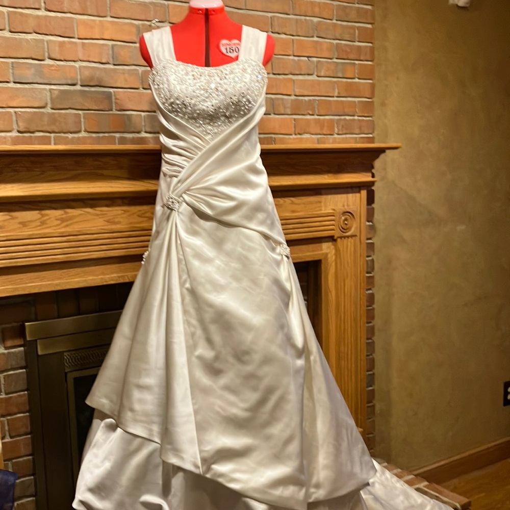 EUC Sz 14 Sophia Tolli off white satin corset bridal gown with train